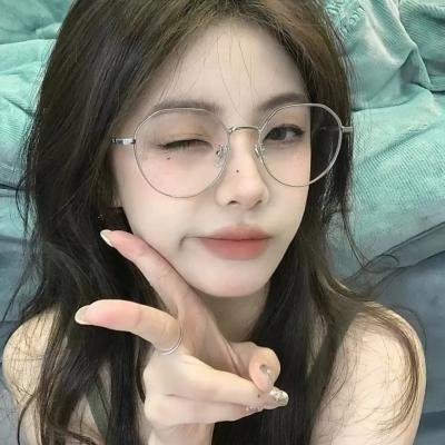 穿风信子蓝的少女